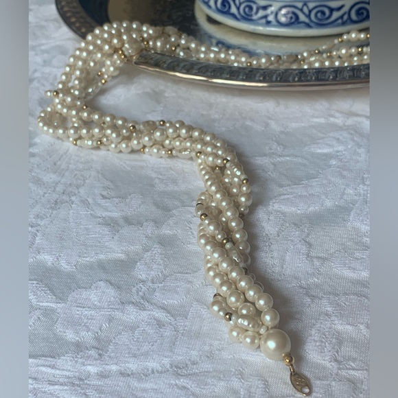 Vintage Trifari Pearl Necklace - Picture 2 of 15